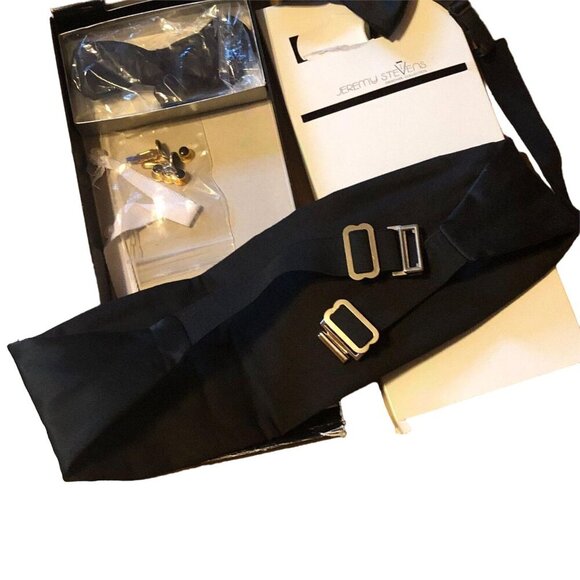 Jeremy Stevens Designer Collection Tuxedo Set Bow Tie, cufflinks and Cummerbund - Picture 7 of 8